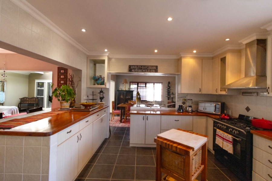 6 Bedroom Property for Sale in Sandbaai Western Cape
